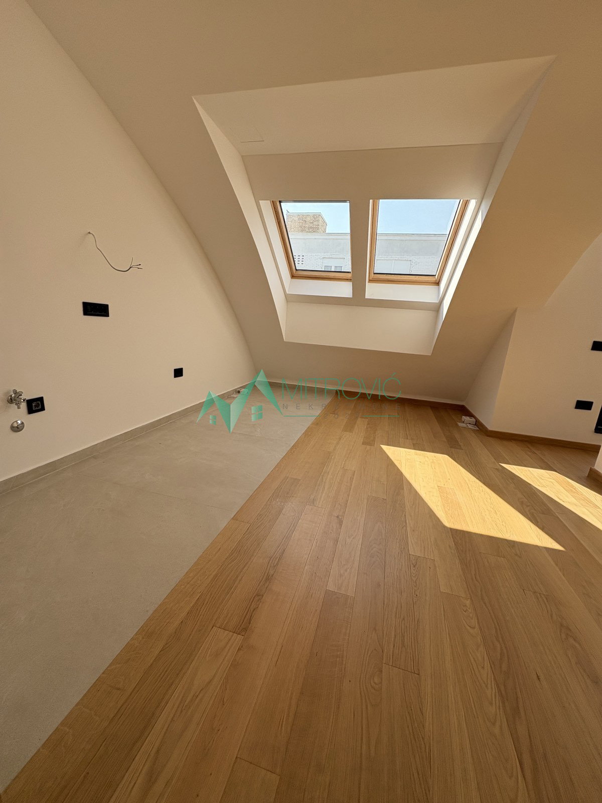 Četvoroiposoban stan na prodaju, Grbavica, Novi Sad, 137m², 418.000 €