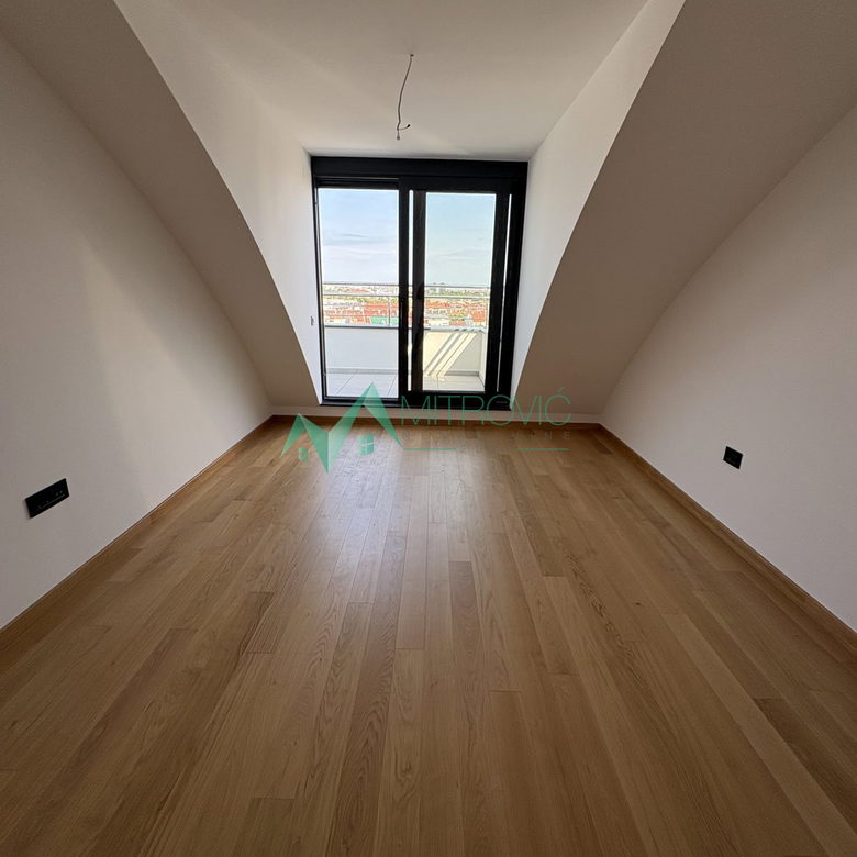 Četvoroiposoban stan na prodaju, Grbavica, Novi Sad, 137m², 418.000 €