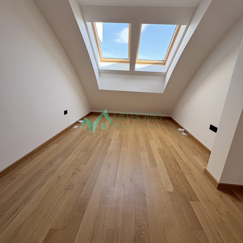 Četvoroiposoban stan na prodaju, Grbavica, Novi Sad, 137m², 418.000 €