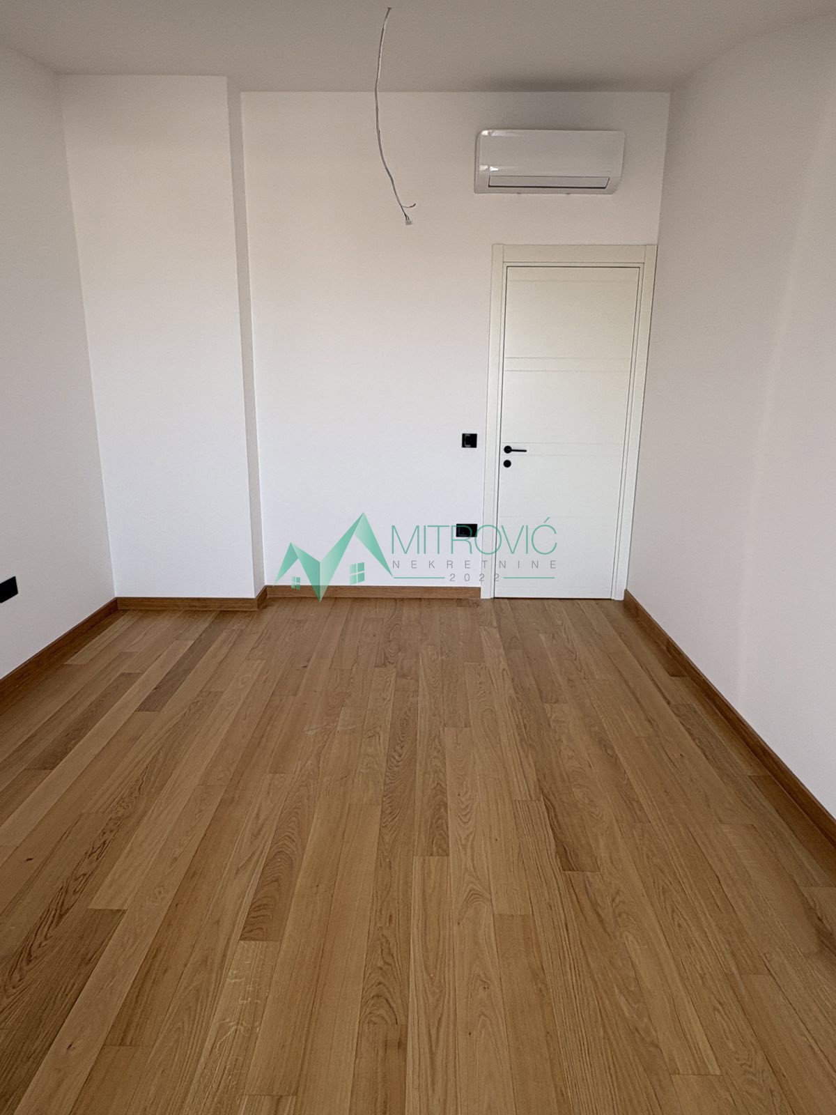 Četvoroiposoban stan na prodaju, Grbavica, Novi Sad, 137m², 418.000 €