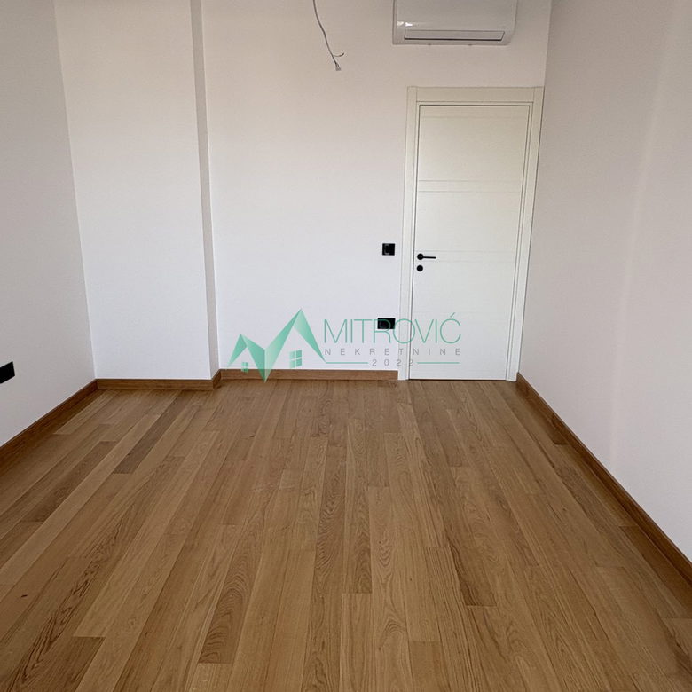 Četvoroiposoban stan na prodaju, Grbavica, Novi Sad, 137m², 418.000 €