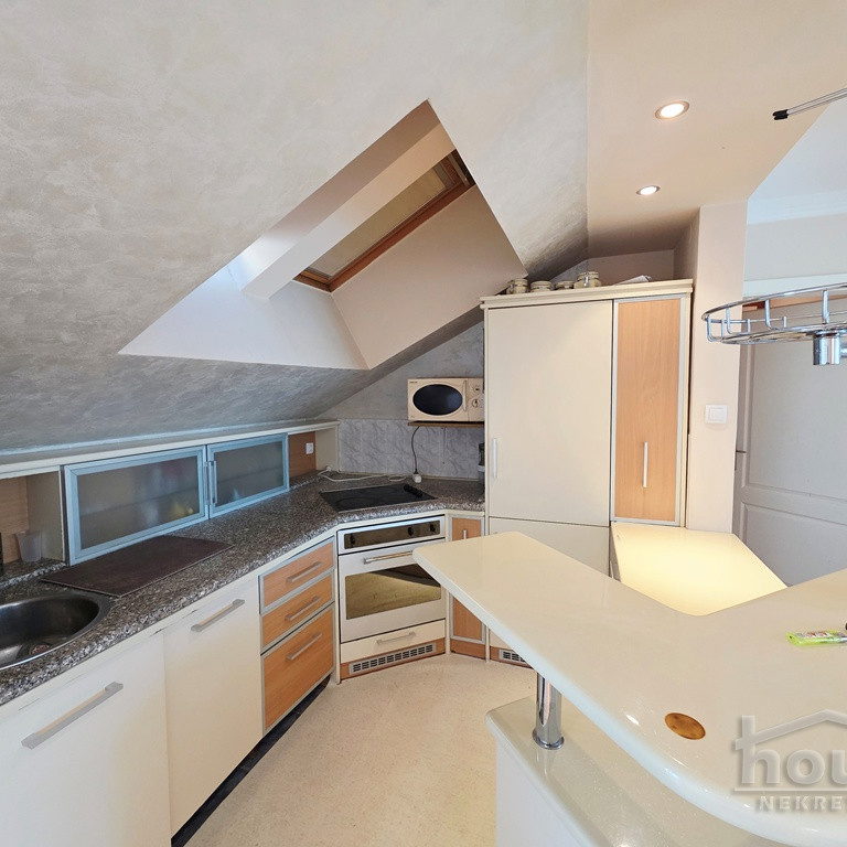 Četvoroiposoban stan na prodaju, Bulevar Oslobođenja, Novi Sad, 145m², 5. sprat, 246.500 €