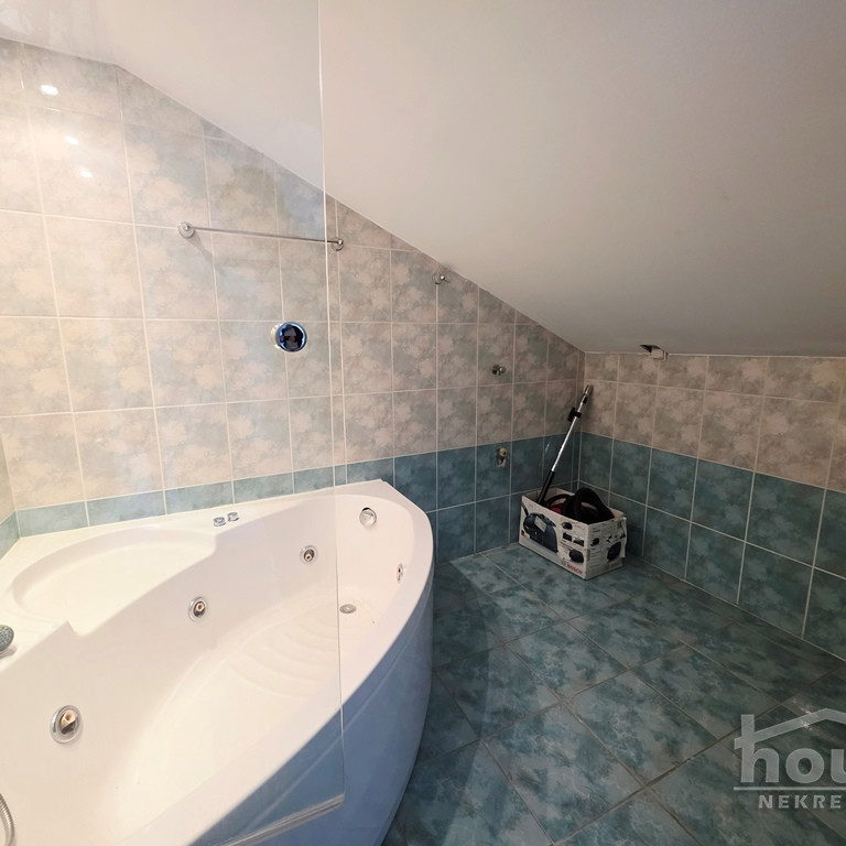 Četvoroiposoban stan na prodaju, Bulevar Oslobođenja, Novi Sad, 145m², 5. sprat, 246.500 €