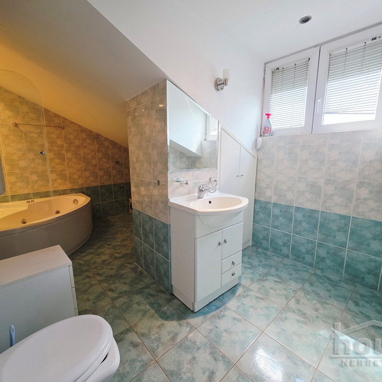 Četvoroiposoban stan na prodaju, Bulevar Oslobođenja, Novi Sad, 145m², 5. sprat, 246.500 €