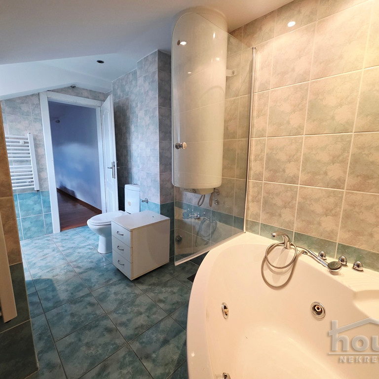 Četvoroiposoban stan na prodaju, Bulevar Oslobođenja, Novi Sad, 145m², 5. sprat, 246.500 €