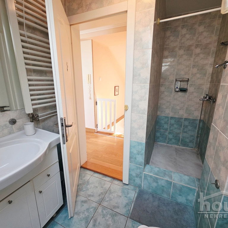 Četvoroiposoban stan na prodaju, Bulevar Oslobođenja, Novi Sad, 145m², 5. sprat, 246.500 €