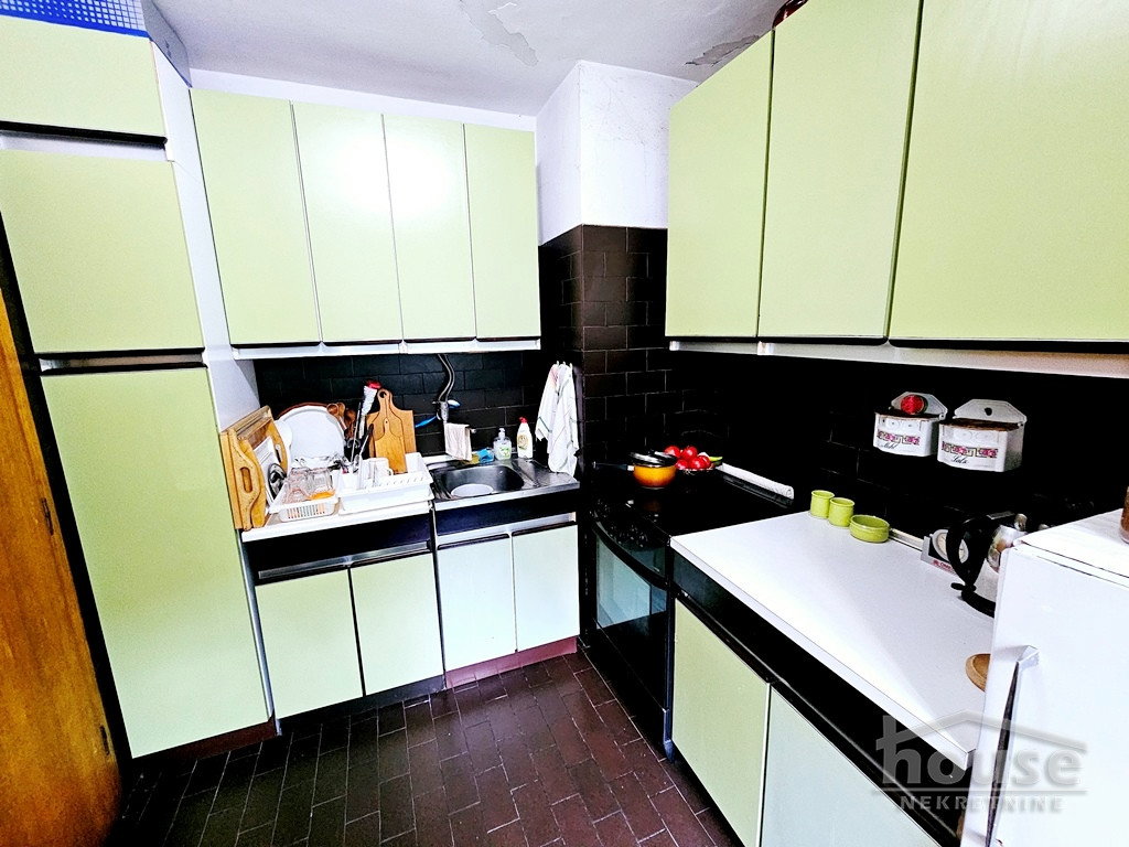 stanovi-4-5-vp-centar-1064142-wqy0f Četvoroiposoban stan na prodaju, Centar, Novi Sad, 115m², 402.500 €