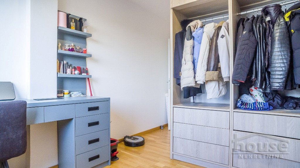 Četvorosoban stan na prodaju, Bulevar Patrijarha Pavla, Novi Sad, 172m², 451.000 €