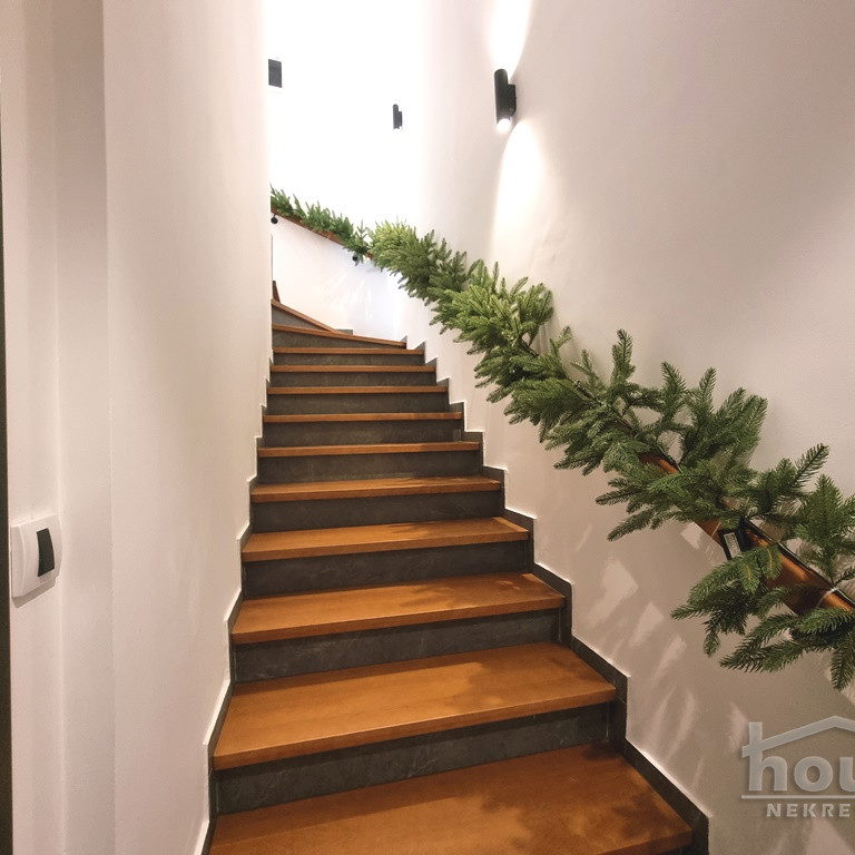 Četvorosoban stan na prodaju, Centar, Novi Sad, 103m², 300.000 €