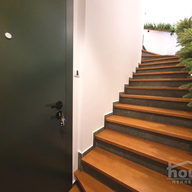Četvorosoban stan na prodaju, Centar, Novi Sad, 103m², 300.000 €