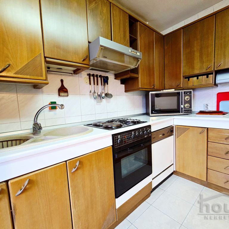 Četvorosoban stan na prodaju, Grbavica, Novi Sad, 141m², 4. sprat, 325.000 €