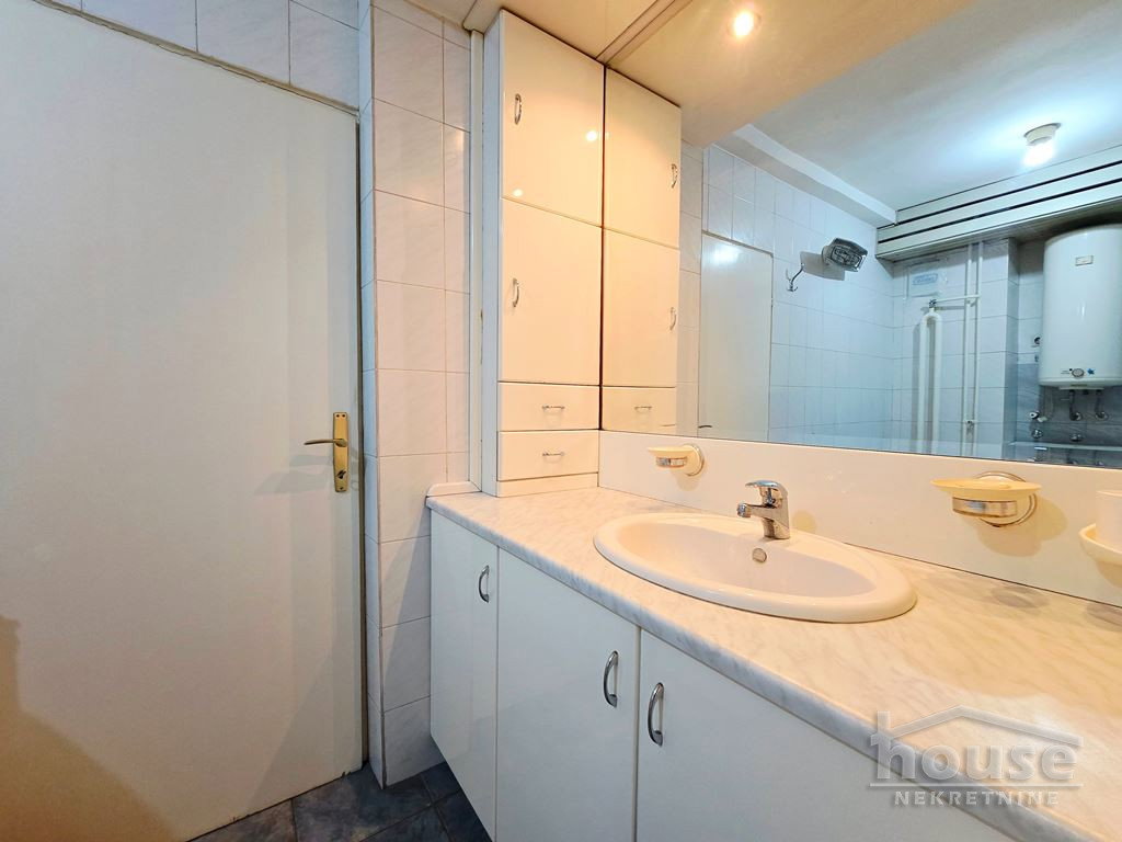stanovi-4-dx-grbavica-1065451-uafey Četvorosoban stan na prodaju, Grbavica, Novi Sad, 141m², 4. sprat, 325.000 €