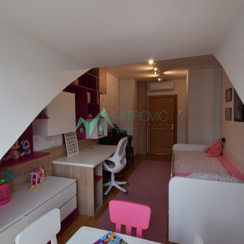 Četvorosoban stan na prodaju, Sajmište, Novi Sad, 111m², 285.830 €