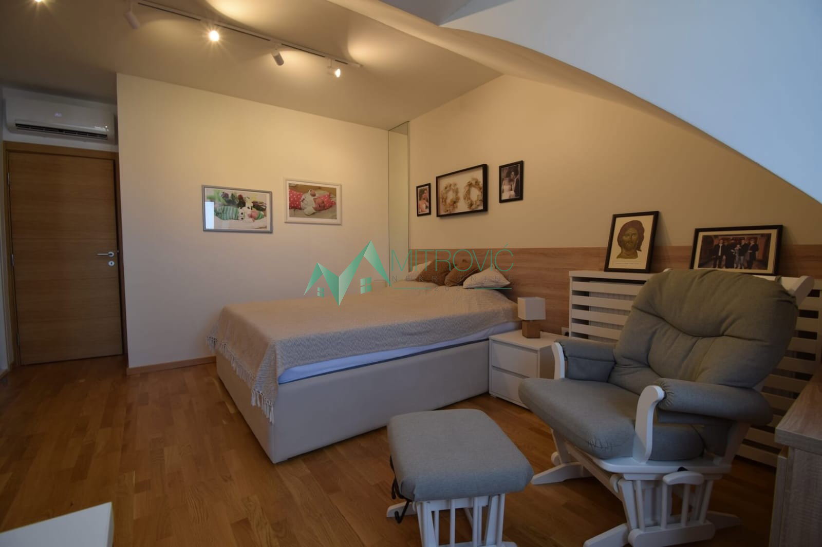 Četvorosoban stan na prodaju, Sajmište, Novi Sad, 111m², 285.830 €