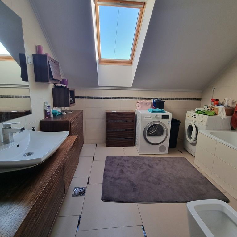 Četvorosoban stan na prodaju, Socijalno, Novi Sad, 86m², 250.000 €