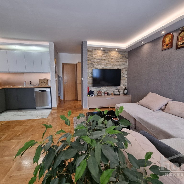 Četvorosoban stan na prodaju, Socijalno, Novi Sad, 86m², 250.000 €