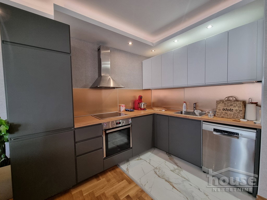Četvorosoban stan na prodaju, Socijalno, Novi Sad, 86m², 250.000 €