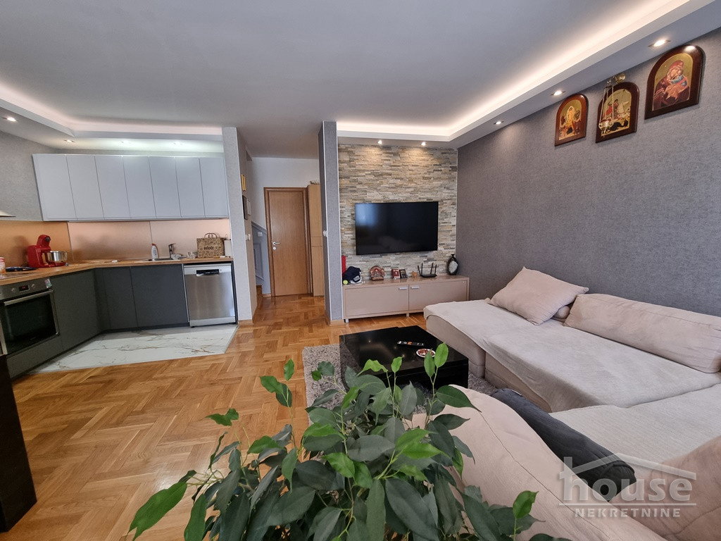 Četvorosoban stan na prodaju, Socijalno, Novi Sad, 86m², 250.000 €