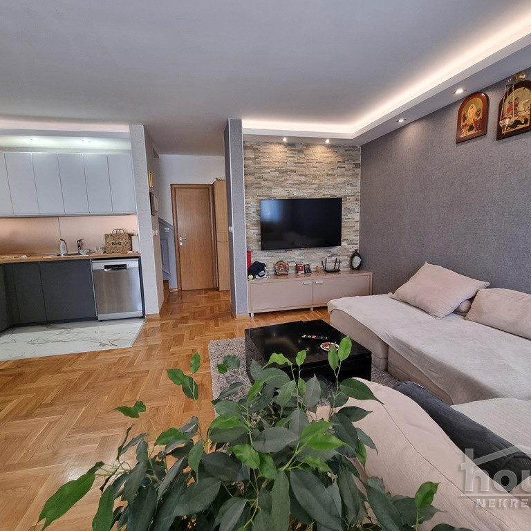 Četvorosoban stan na prodaju, Socijalno, Novi Sad, 86m², 250.000 €