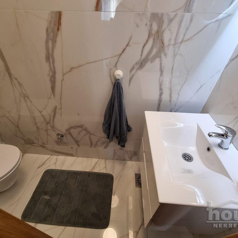 Četvorosoban stan na prodaju, Socijalno, Novi Sad, 86m², 250.000 €