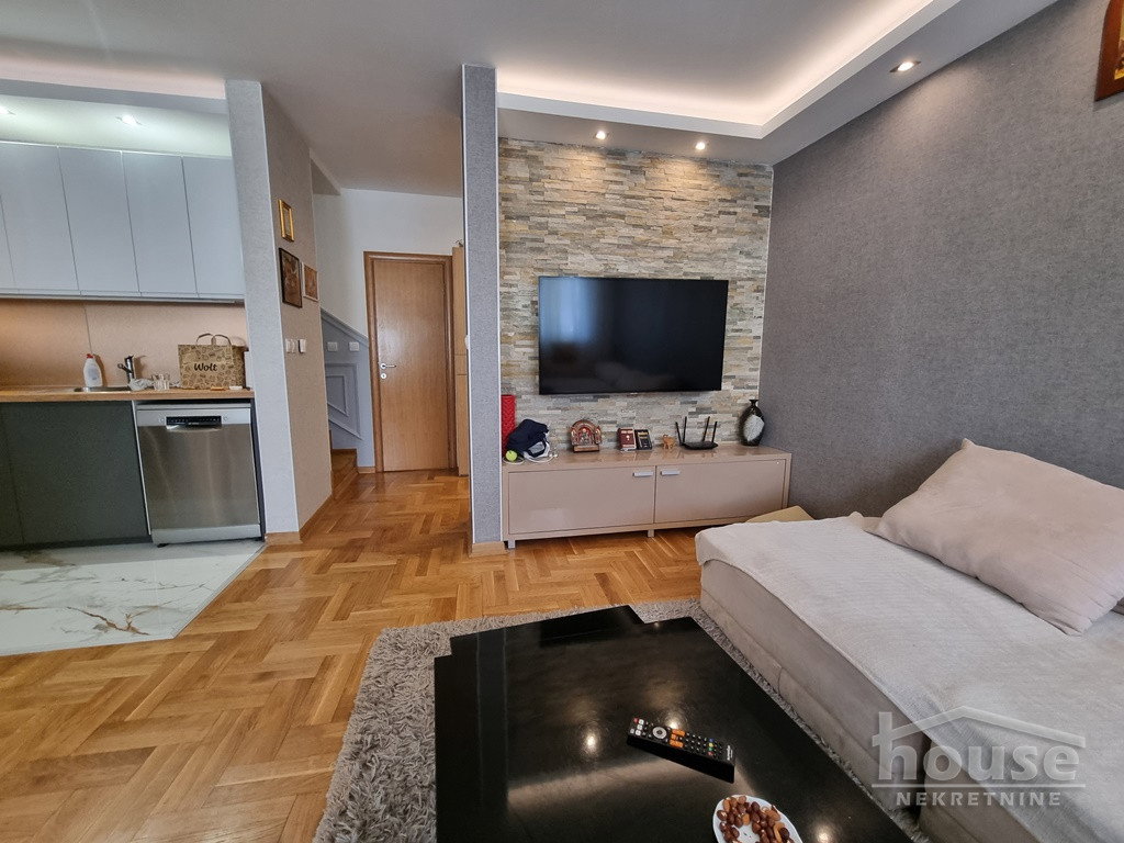 Četvorosoban stan na prodaju, Socijalno, Novi Sad, 86m², 250.000 €