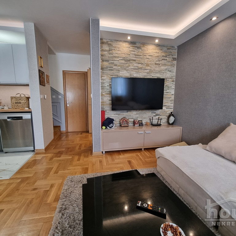 Četvorosoban stan na prodaju, Socijalno, Novi Sad, 86m², 250.000 €