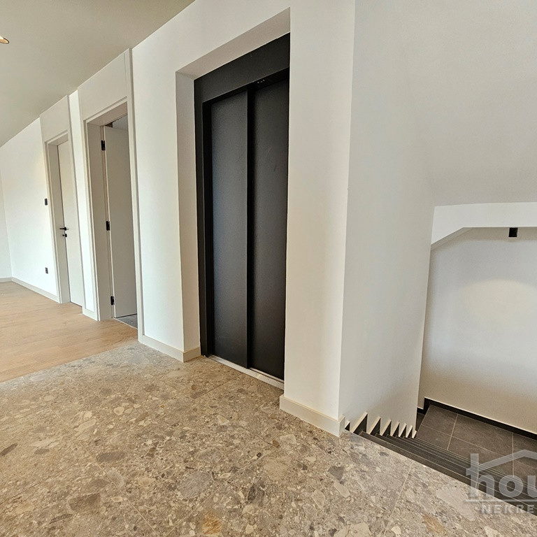 Petosoban stan na prodaju, Telep, Novi Sad, 194m², 2. sprat, 648.900 €