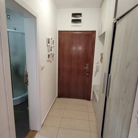 Stan Prodaja Novi Sad  77 m2
