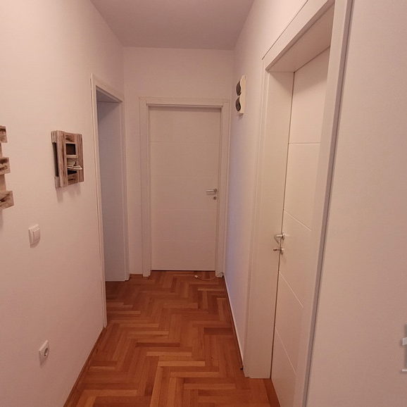 Četvorosoban stan na prodaju, Bulevar Patrijarha Pavla, Novi Sad, 77m², 4. sprat, 179.220 €