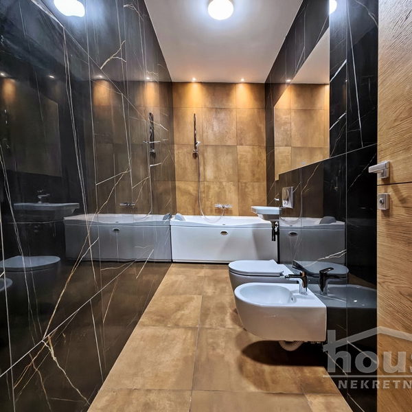 Četvorosoban stan na prodaju, Cara Dušana, Novi Sad, 245m², 618.000 €