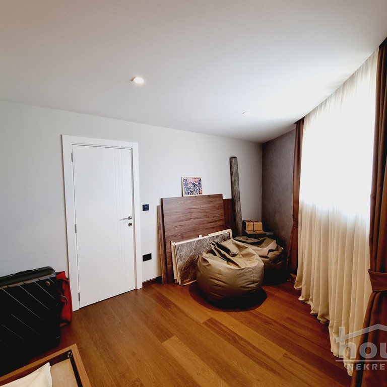 Četvorosoban stan na prodaju, Grbavica, Novi Sad, 122m², 7. sprat, 430.000 €