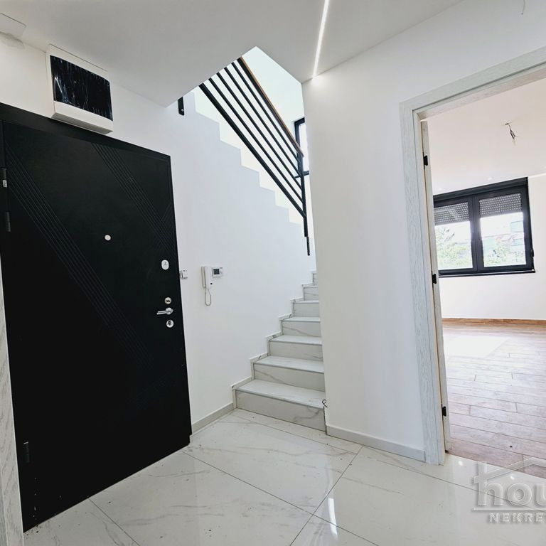 Četvorosoban stan na prodaju, Popovica, Novi Sad, 133m², 450.000 €