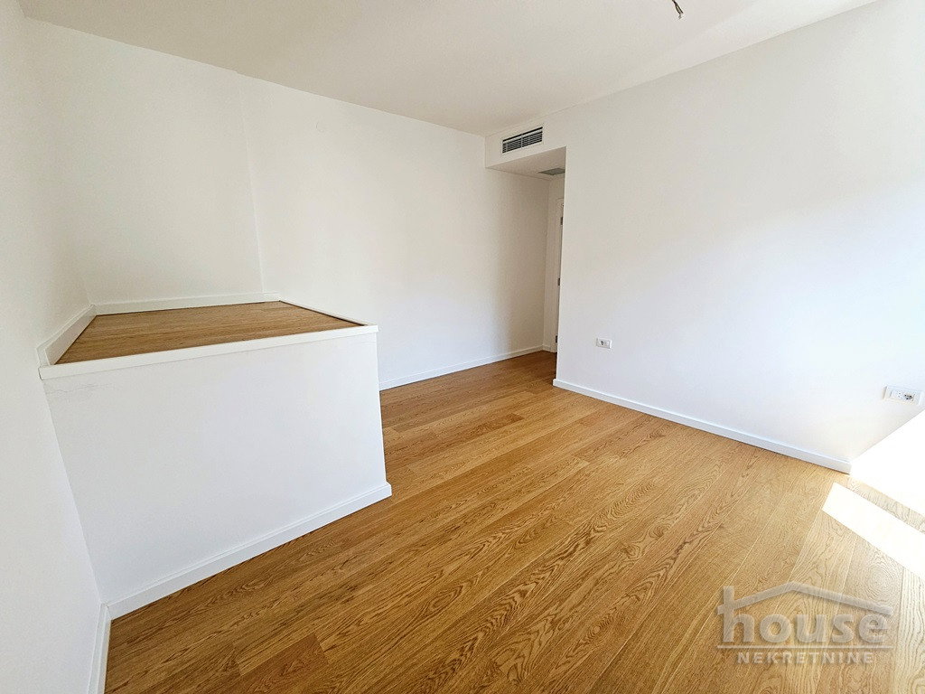 stanovi-4-po-bulevar-1098110-mce7m Četvorosoban stan na prodaju, Bulevar Oslobođenja, Novi Sad, 104m², 3. sprat, 320.320 €