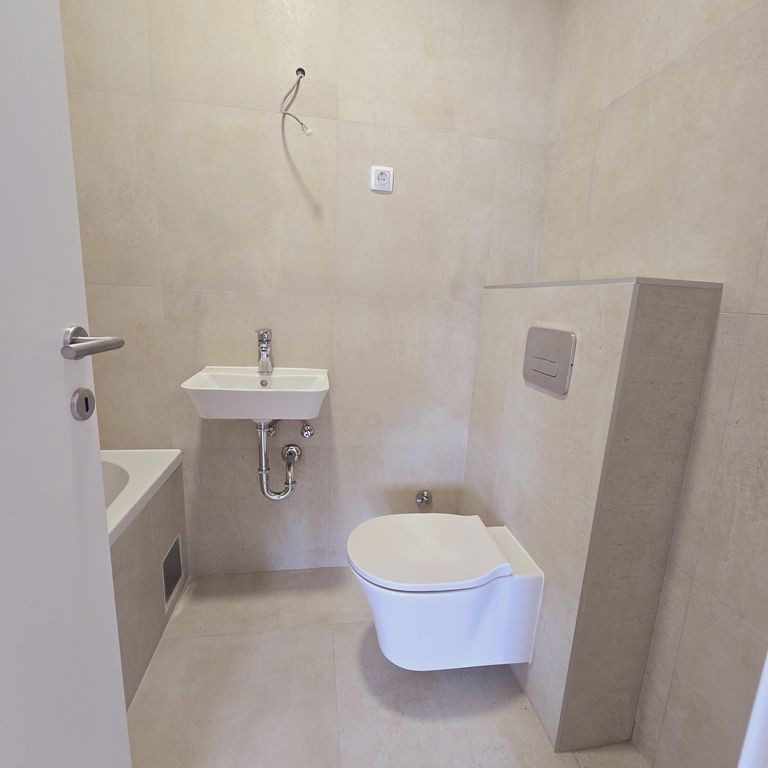 Četvorosoban stan na prodaju, Petrovaradin, Novi Sad, 72m², 1. sprat, 155.750 €