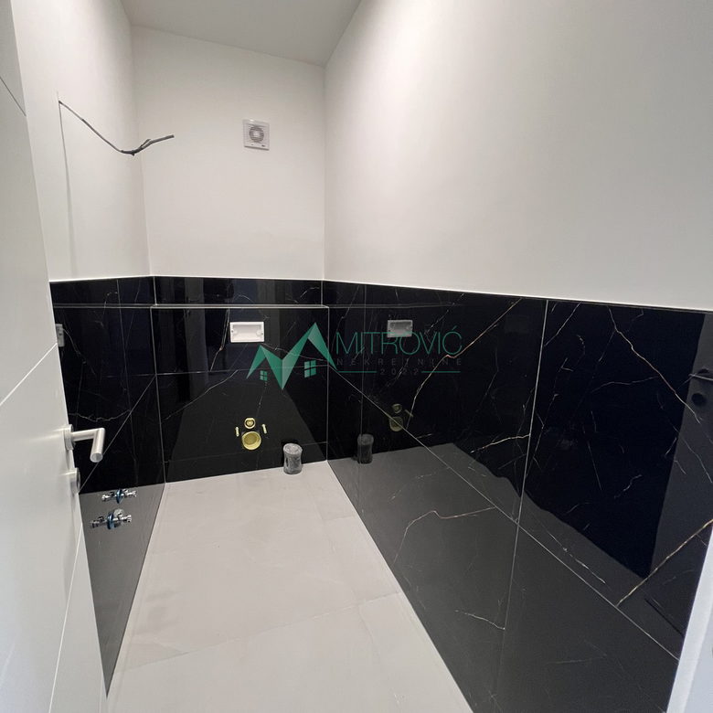 Četvorosoban stan na prodaju, Sremska Kamenica, Novi Sad, 96m², 231.750 €