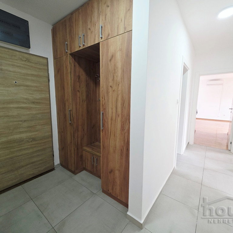 Četvorosoban stan na prodaju, Veternička Rampa, Novi Sad, 74m², 160.200 €