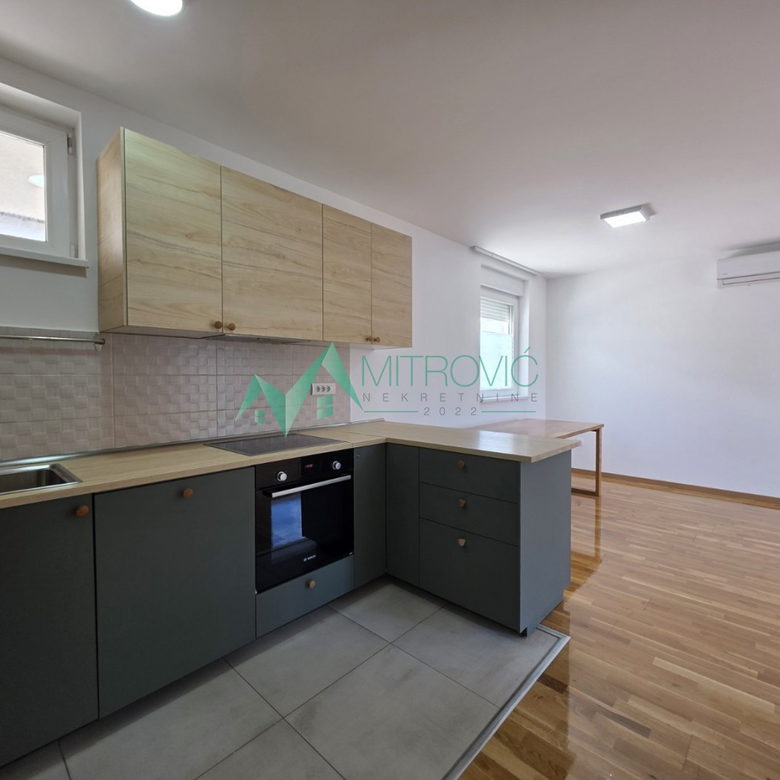 Stan Prodaja Novi Sad  74 m2