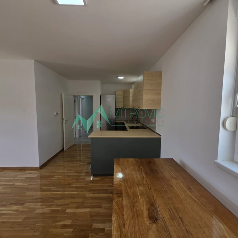 Stan Prodaja Novi Sad  74 m2