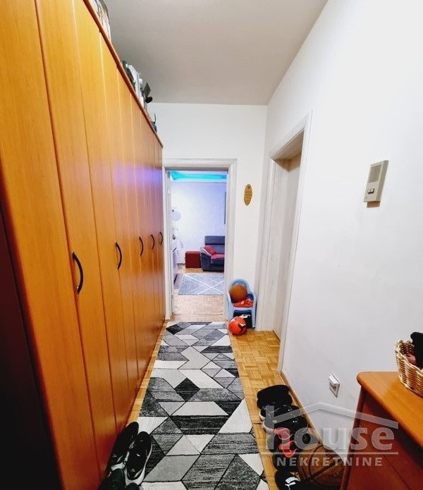 stanovi-4-re-bulevar-1060061-8m6ta Četvorosoban stan na prodaju, Bulevar Oslobođenja, Novi Sad, 95m², 236.900 €