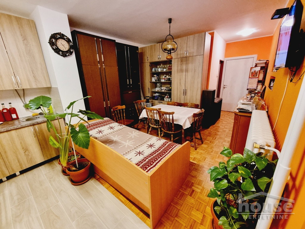 stanovi-4-re-bulevar-1060061-q9izo Četvorosoban stan na prodaju, Bulevar Oslobođenja, Novi Sad, 95m², 236.900 €