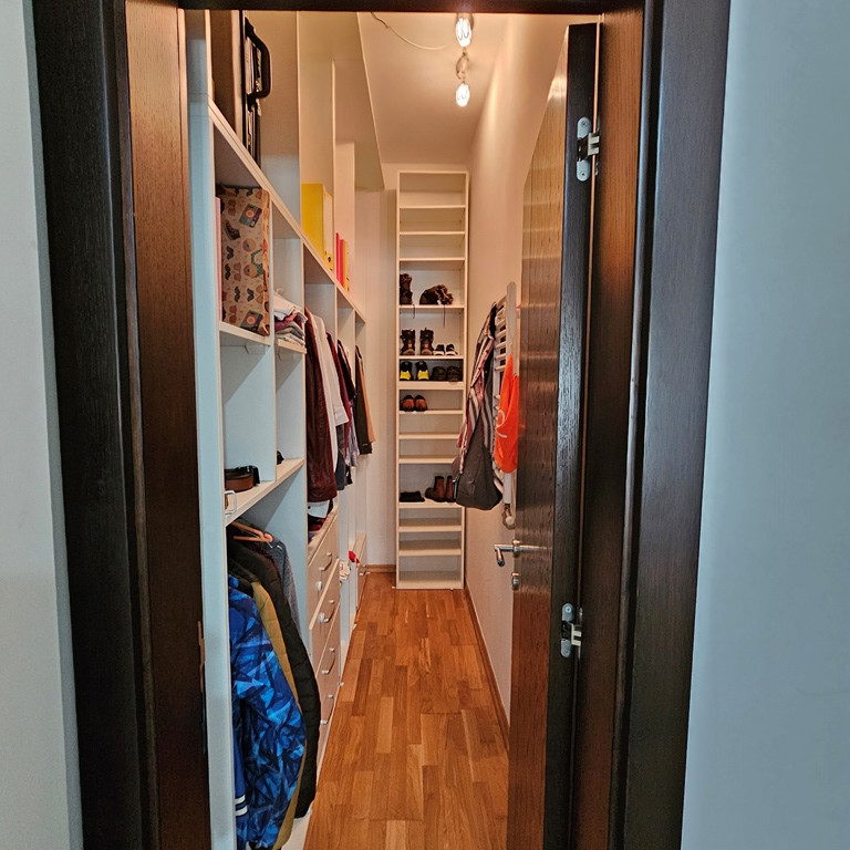 Četvorosoban stan na prodaju, Bulevar Oslobođenja, Novi Sad, 110m², 1. sprat, 320.000 €