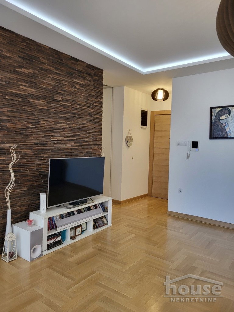 stanovi-4-re-centar-1063161-1e2hi Četvorosoban stan na prodaju, Centar, Novi Sad, 104m², 2. sprat, 380.000 €