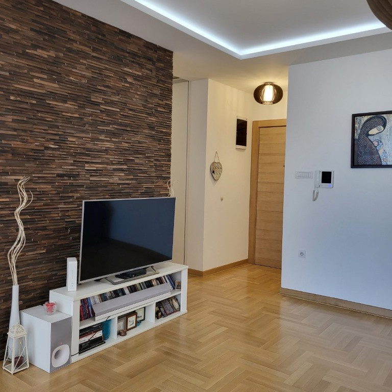 Četvorosoban stan na prodaju, Centar, Novi Sad, 104m², 2. sprat, 380.000 €
