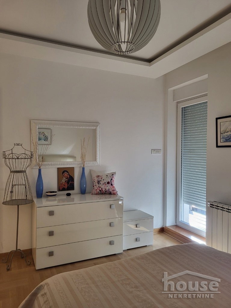 stanovi-4-re-centar-1063161-6r68o Četvorosoban stan na prodaju, Centar, Novi Sad, 104m², 2. sprat, 380.000 €