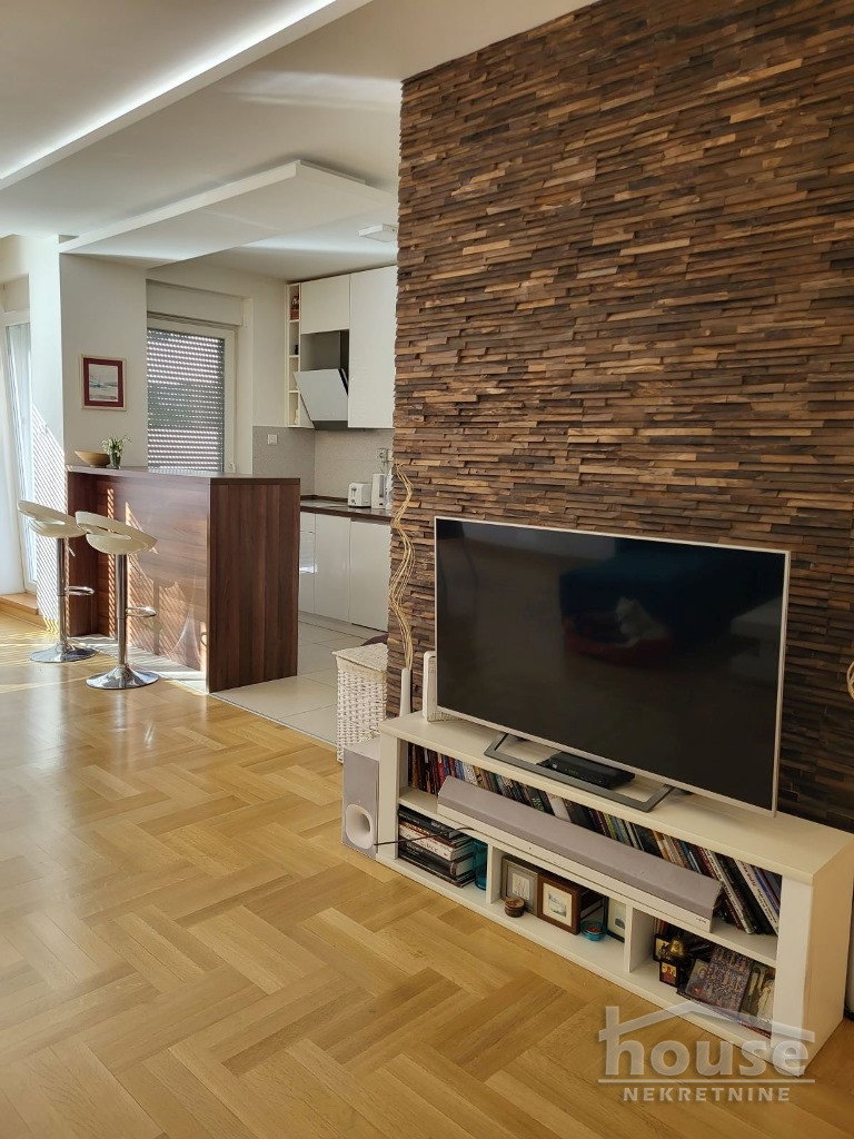 stanovi-4-re-centar-1063161-87hqv Četvorosoban stan na prodaju, Centar, Novi Sad, 104m², 2. sprat, 380.000 €