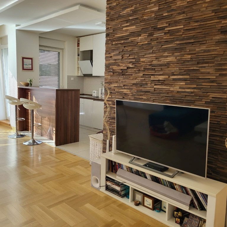 Četvorosoban stan na prodaju, Centar, Novi Sad, 104m², 2. sprat, 380.000 €