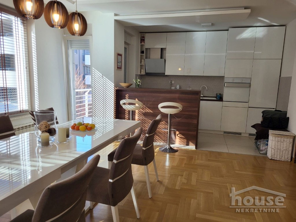 stanovi-4-re-centar-1063161-gd0yx Četvorosoban stan na prodaju, Centar, Novi Sad, 104m², 2. sprat, 380.000 €