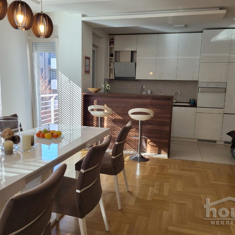 Četvorosoban stan na prodaju, Centar, Novi Sad, 104m², 2. sprat, 380.000 €