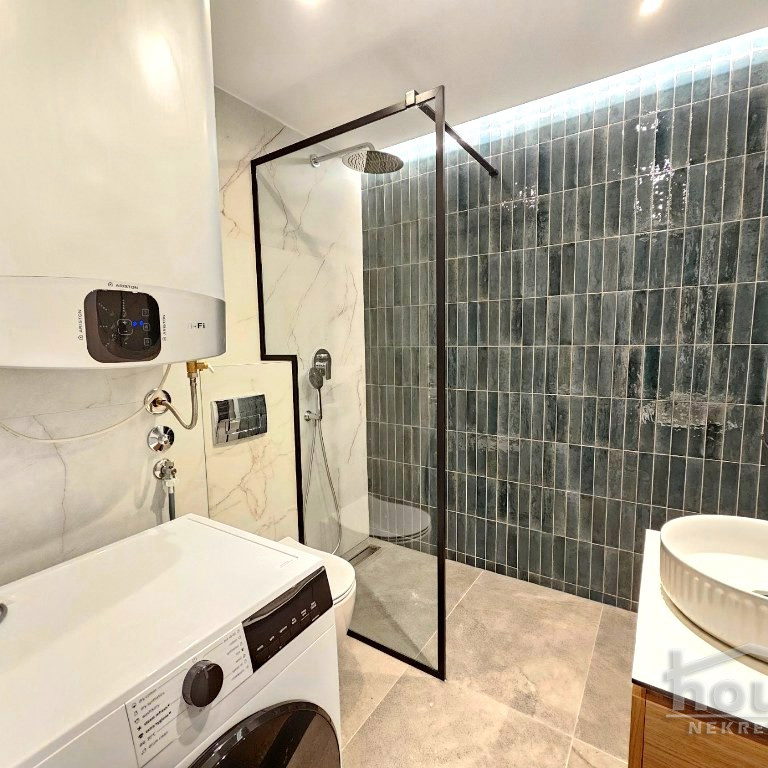 Četvorosoban stan na prodaju, Centar, Novi Sad, 119m², 4. sprat, 335.000 €