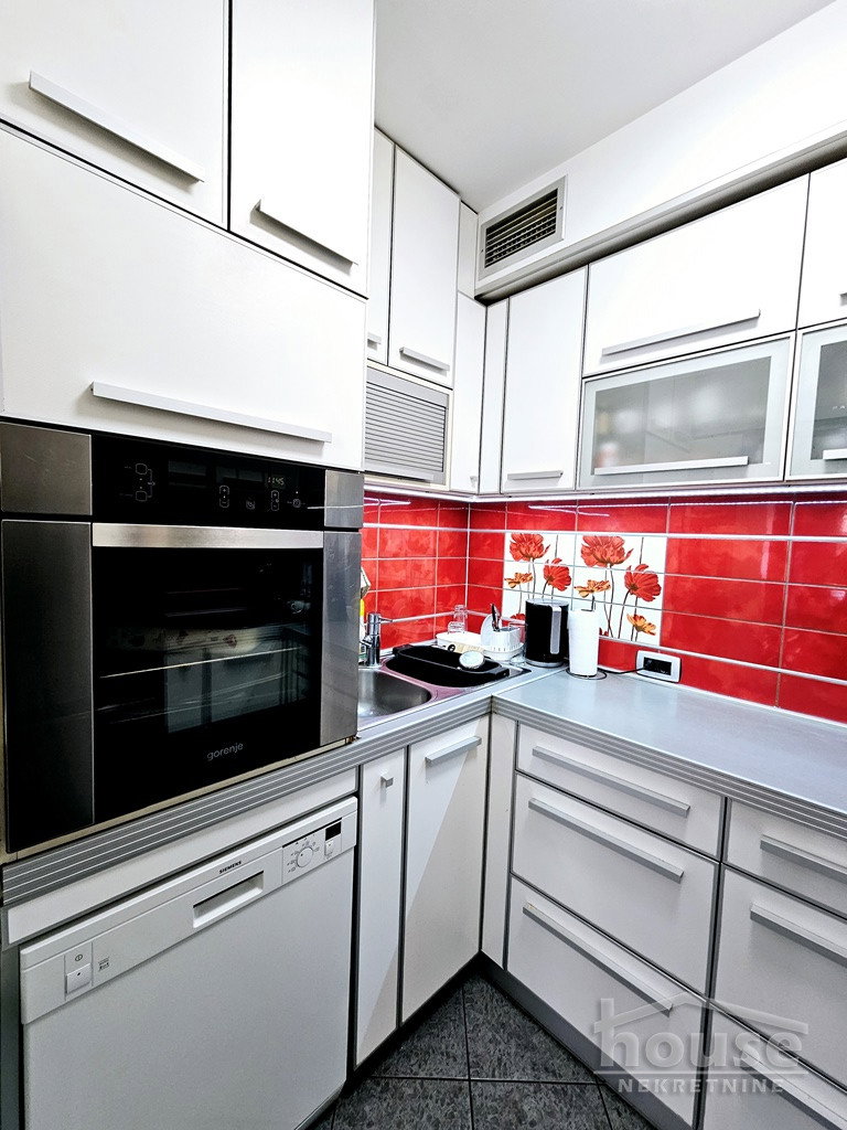 stanovi-4-re-centar-1100389-zet0e Četvorosoban stan na prodaju, Centar, Novi Sad, 105m², 2. sprat, 310.000 €